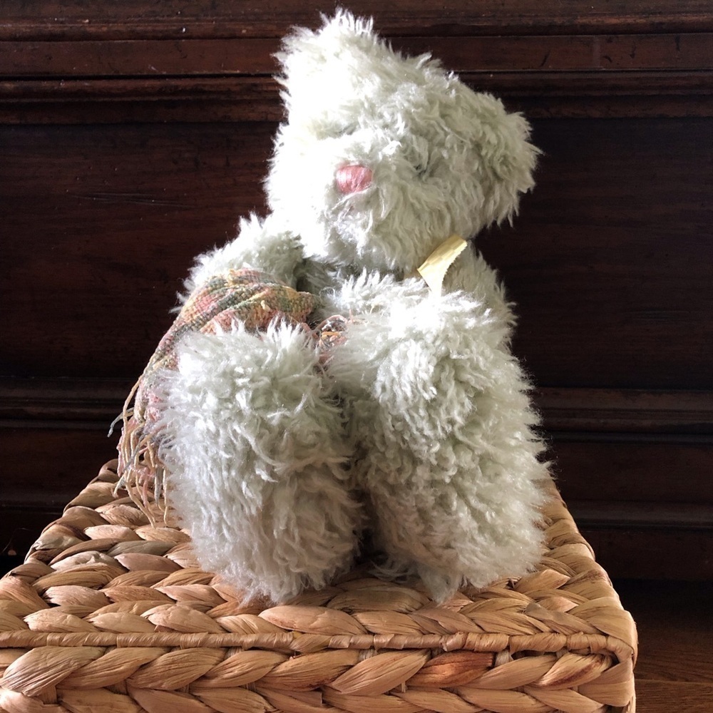 Boyds Bears & Friends: Cream teddy bear with blanket
